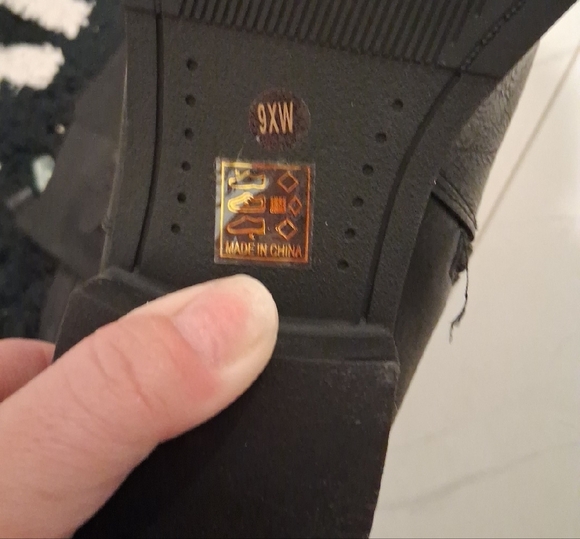 Stylish Black Faux Leather, Over the Knee Boots. Size 9Wide Calf, Lots Of Room - Picture 8 of 8